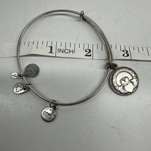 Alex and Ani Claddagh Queens Crown Charm Bracelet Silver Tone Adjustable - Picture 7 of 9